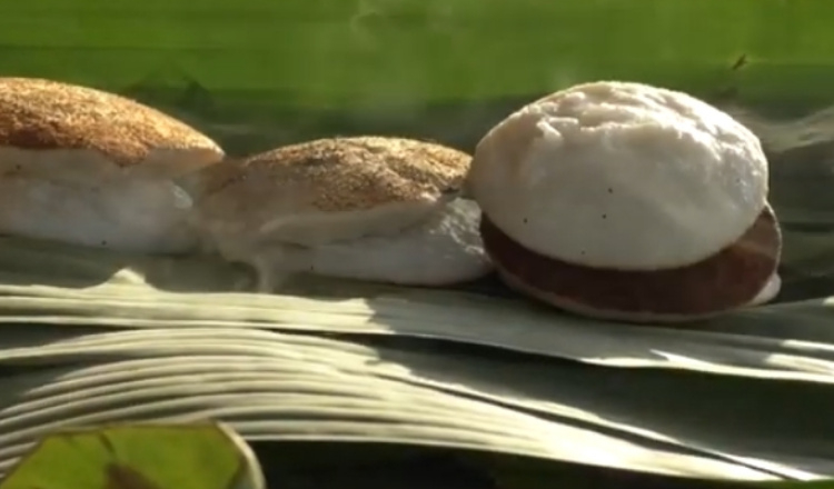 Icip-icip Kue Legendaris 'Serabi Ibu Kampung' Kalisat, Dijual Empuk dan Masih Hangat