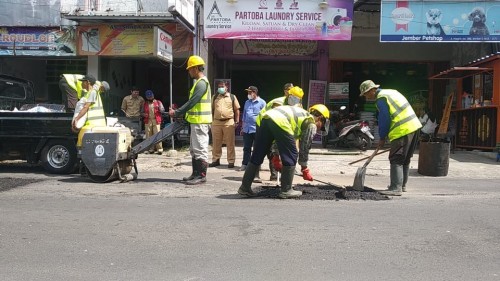 Jalan Berlubang di Jember Diperbaiki, 10 Titik ini Diutamakan