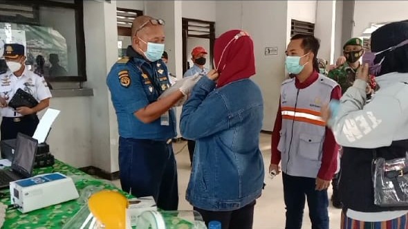 Antisipasi Covid-19, UPP Branta Pamekasan Bantu Pelaksanaan Tes G- nouse di Pelabuhan Jangkar Situbondo