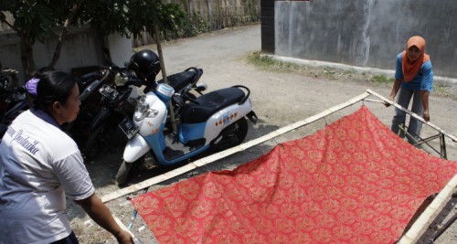 Jelang Masuk Sekolah, Perajin Batik Siswa di Probolinggo Kebanjiran Order