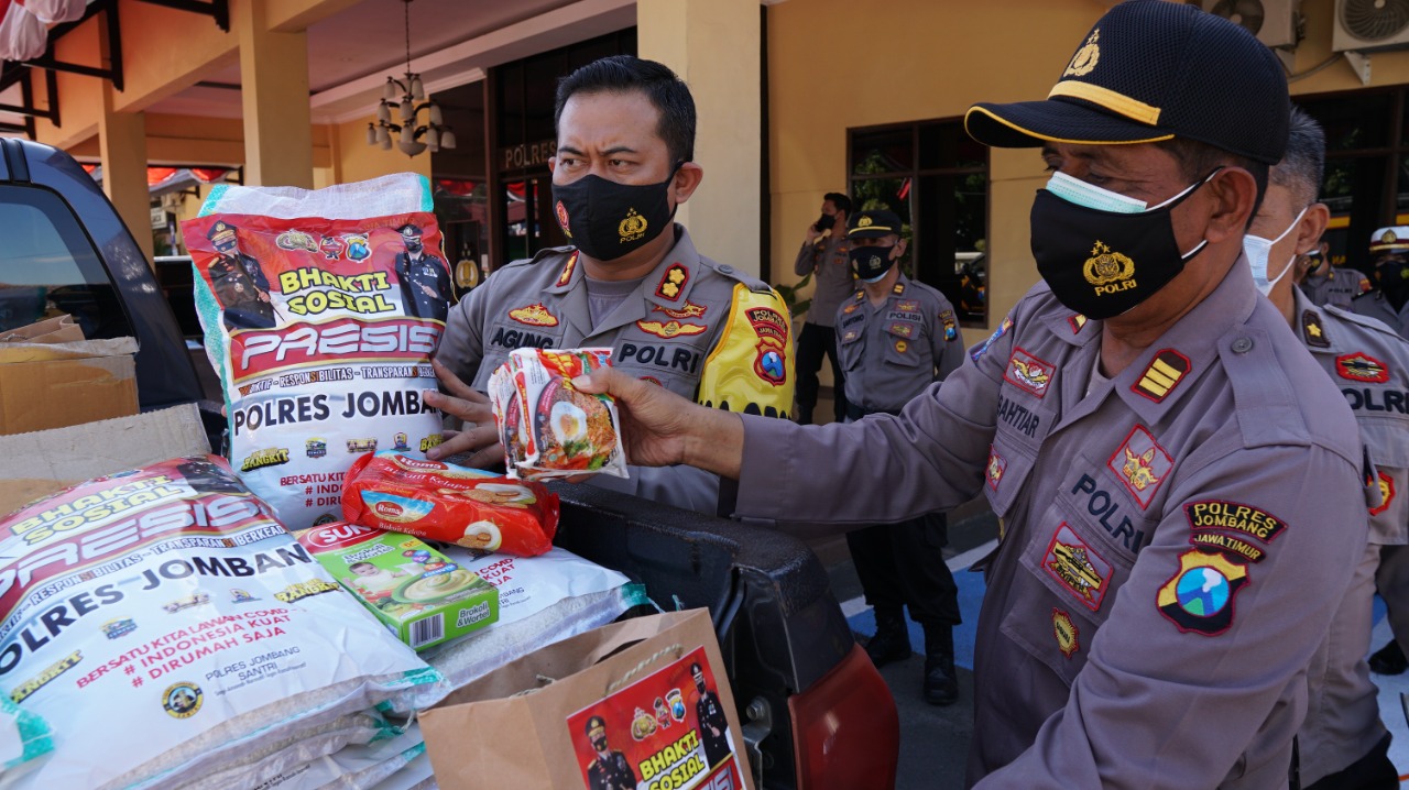 Polres Jombang Bantu Ratusan paket Sembako, Kepada Warga Terdampak PPKM Darurat