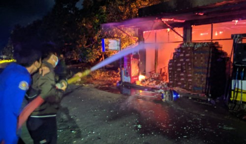 Pom Mini dan Toko di Situbondo Ludes Terbakar