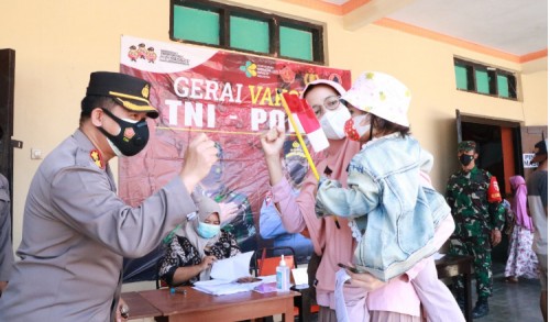 Kapolres Ponorogo Tinjau Gerai Vaksin Merah Putih di 3 Kecamatan