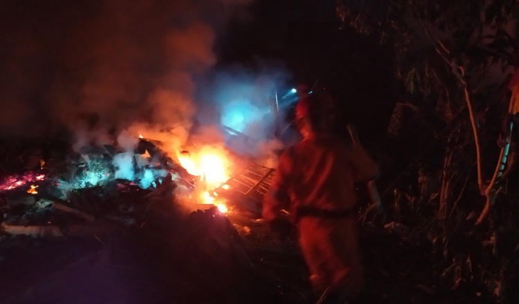 Ditinggal Ngopi, Rumah di Jember Terbakar, Pemilik: Biar Hangat