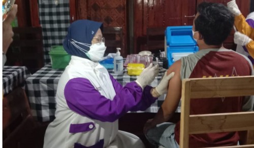 Usai Terjaring Razia, 47 Gepeng di Bondowoso Divaksin