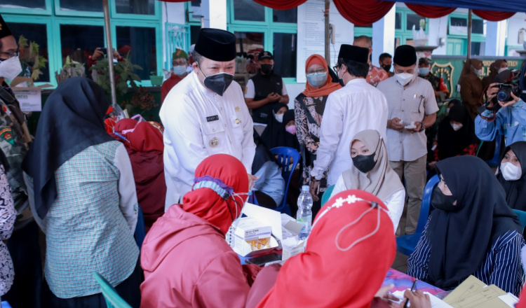 Bupati Hendy Pantau Vaksinasi Massal di Kecamatan Silo