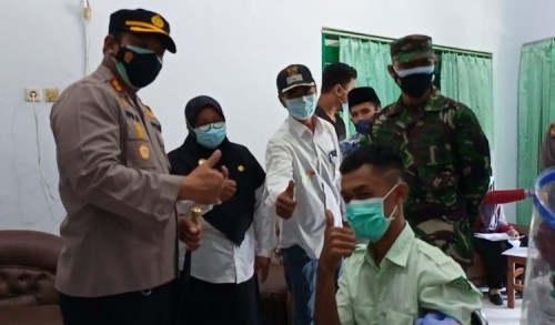 Kapolres Pamekasan Pantau Gerai Vaksin Presisi di Dua sekolah