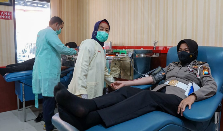 Polwan Polres Jombang Gelar Donor Darah