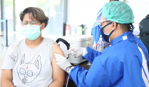 5.070 Warga Divaksin Gratis di Stasiun Daop 8 Surabaya