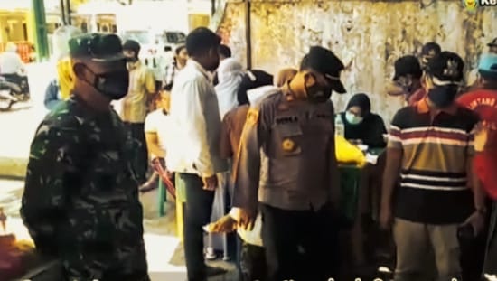 Camat Asembagus Situbondo Gerilya Dorong Warga Ikut Vaksin