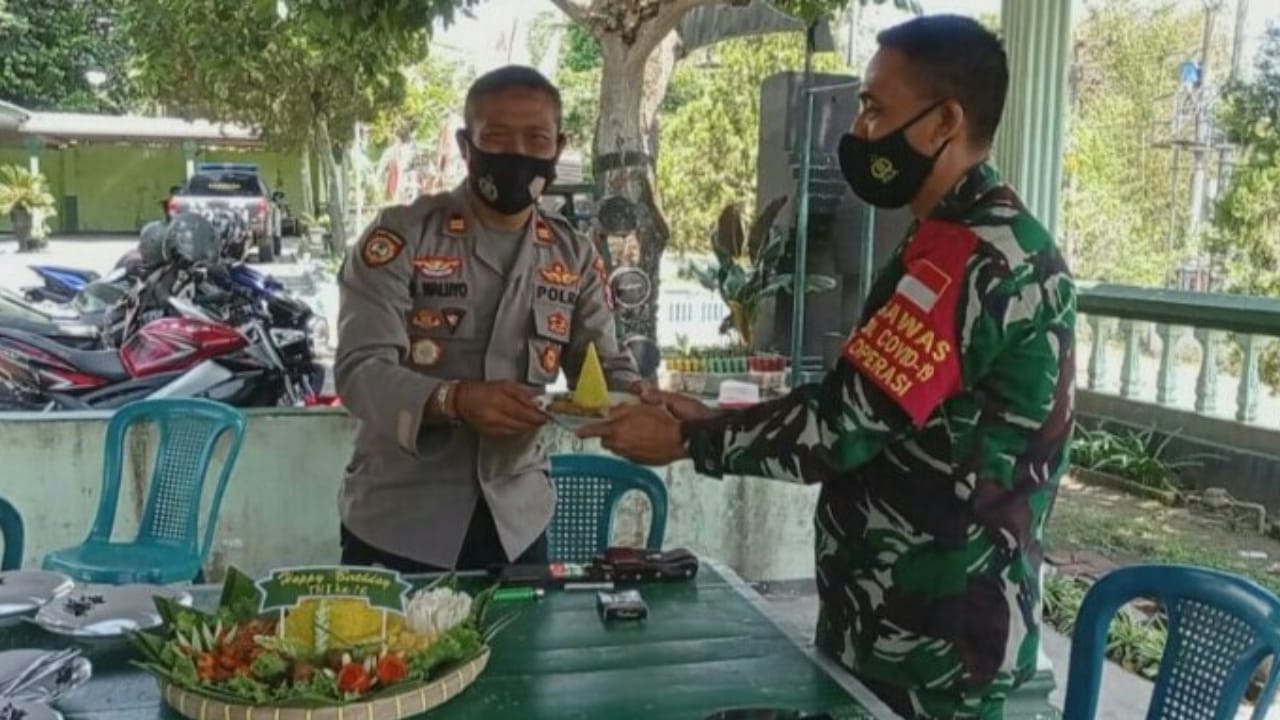 Kapolsek - Danramil Curahdami Jaga Sinergi di HUT TNI ke-76