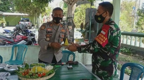 Kapolsek - Danramil Curahdami Jaga Sinergi di HUT TNI ke-76