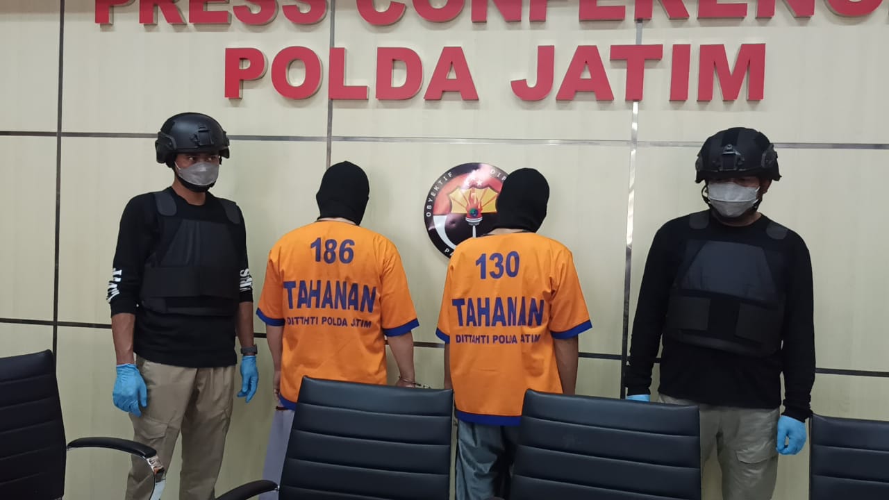 Polda Jatim Ringkus 2 Tersangka Penggelapan Emas Dengan Nilai Rp 6 Milyar