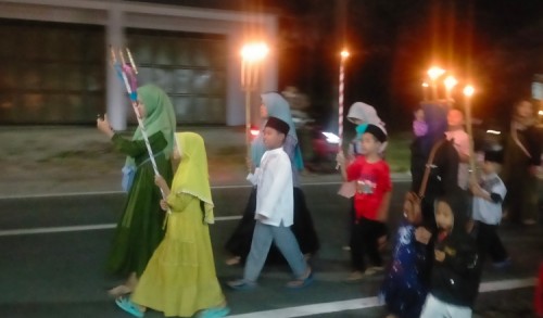 Takbir Keliling Ala Santri dan Remaja Masjid Desa Cumedak