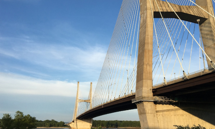 Jembatan Suramadu: Ikon Modern yang Menghubungkan Surabaya dan Madura